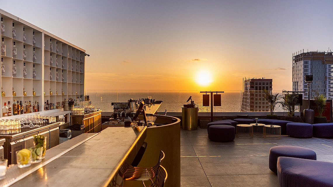 Haiku-SkyBar-@-Lighthouse-by-Brown-Hotels.-Photo-Ariel-Efron5-1140x641